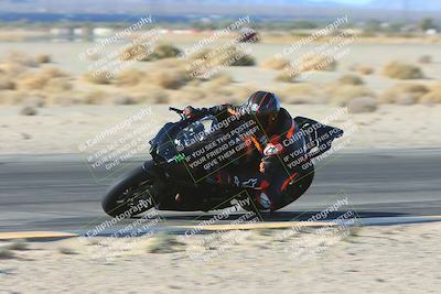 media/Jan-10-2025-CVMA Friday Practice (Fri) [[489e0da257]]/Group 4 and Trackday/Session 2 (Turn 4 Inside)/